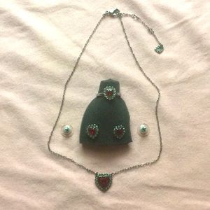 Swarovski a beautiful red heart jewelry set (ring size 7), no box, 99% new